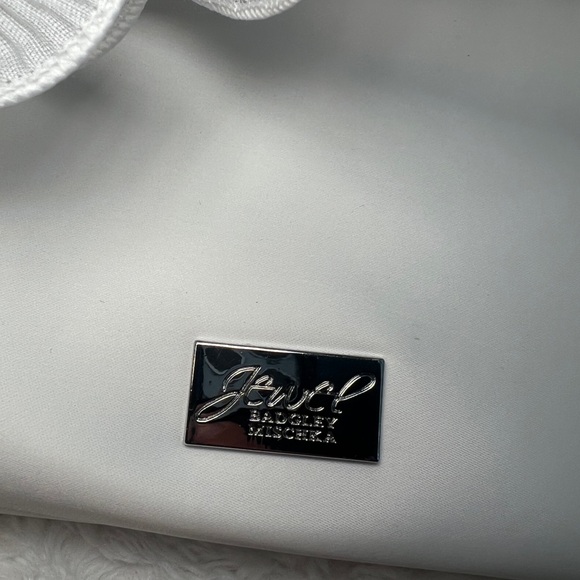 Jewel Badgley Mischka
Woman's Sophia Ruffle Me Pouch Clutch - Picture 5 of 8